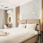 1br In A Brand-new Modern Complex Close To Centre