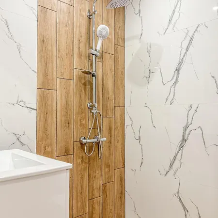 1br In A Brand-new Modern Complex Close To Centre *