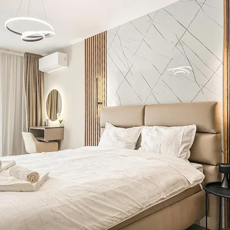 1br In A Brand-new Modern Complex Close To Centre